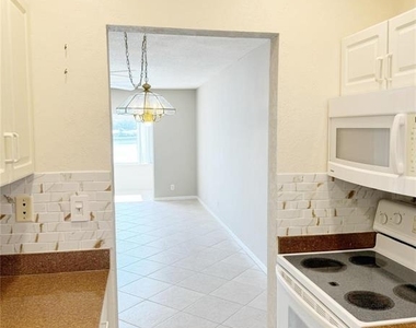 1116 Lake Terrace - Photo Thumbnail 8