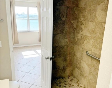 1116 Lake Terrace - Photo Thumbnail 20