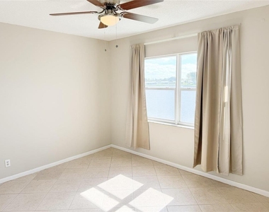 1116 Lake Terrace - Photo Thumbnail 13