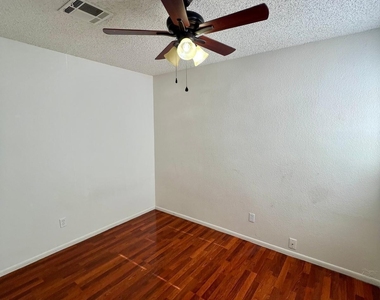 20828 N 21st Avenue - Photo Thumbnail 22