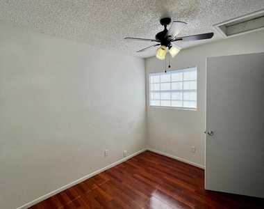 20828 N 21st Avenue - Photo Thumbnail 23
