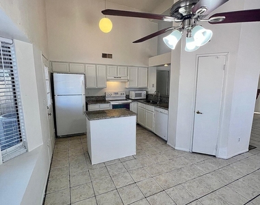 20828 N 21st Avenue - Photo Thumbnail 5