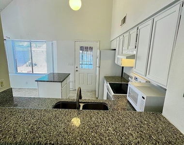 20828 N 21st Avenue - Photo Thumbnail 8