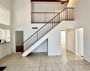 20828 N 21st Avenue - Photo Thumbnail 3
