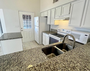 20828 N 21st Avenue - Photo Thumbnail 7