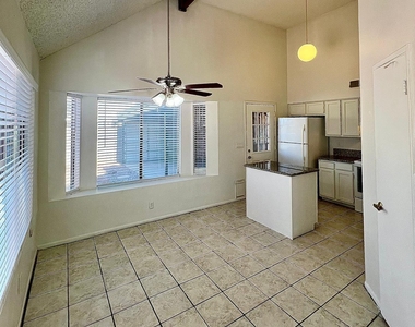 20828 N 21st Avenue - Photo Thumbnail 6