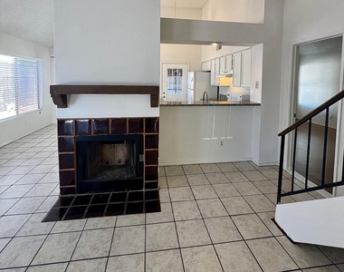20828 N 21st Avenue - Photo Thumbnail 2