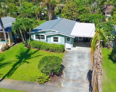 262 Se Monterey Avenue - Photo Thumbnail 3