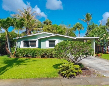 262 Se Monterey Avenue - Photo Thumbnail 1