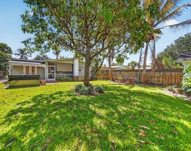 262 Se Monterey Avenue - Photo Thumbnail 14