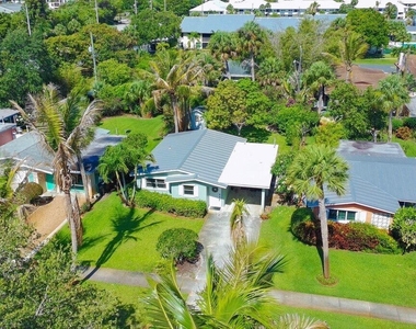 262 Se Monterey Avenue - Photo Thumbnail 4