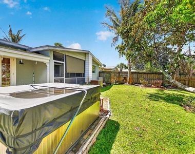 262 Se Monterey Avenue - Photo Thumbnail 13