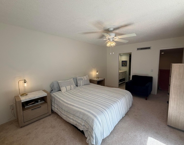 825 Center Street - Photo Thumbnail 9