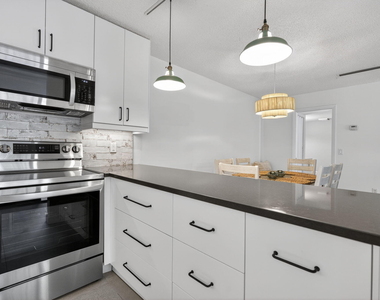 825 Center Street - Photo Thumbnail 10