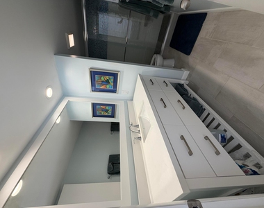 825 Center Street - Photo Thumbnail 8