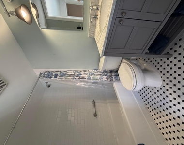 825 Center Street - Photo Thumbnail 7