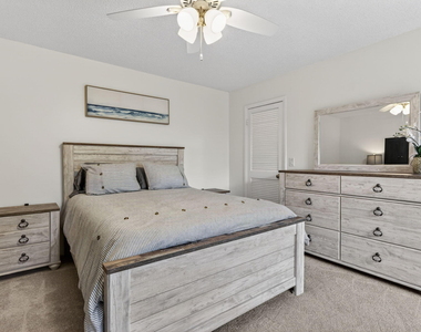 825 Center Street - Photo Thumbnail 15