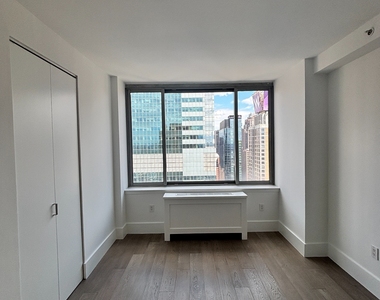 West 47th Street - Photo Thumbnail 10