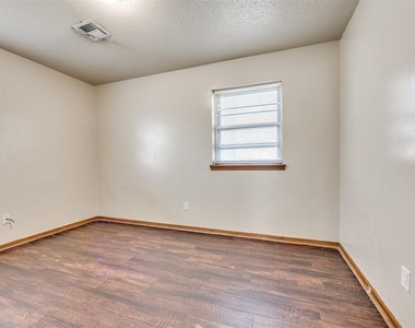 837 Briarlane Road - Photo Thumbnail 11