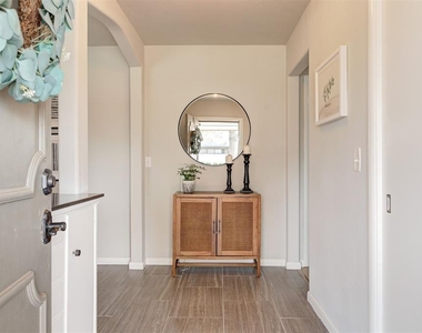 3127 Nw 69th Street - Photo Thumbnail 1