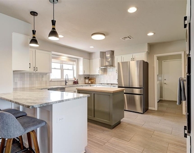 3127 Nw 69th Street - Photo Thumbnail 3