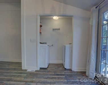 419 N East Avenue - Photo Thumbnail 15