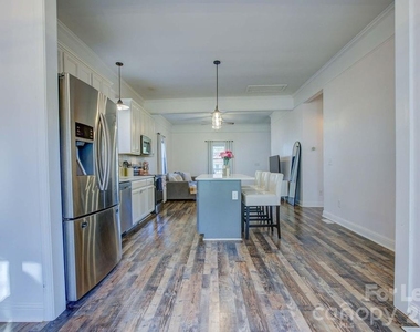 419 N East Avenue - Photo Thumbnail 14