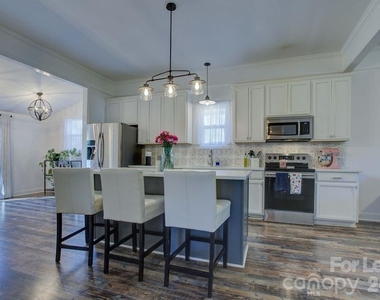 419 N East Avenue - Photo Thumbnail 31