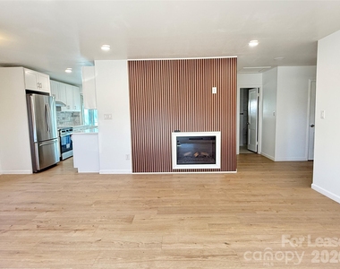 541 E Woodlawn Road - Photo Thumbnail 1