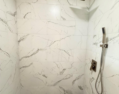 541 E Woodlawn Road - Photo Thumbnail 10