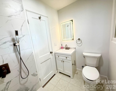 541 E Woodlawn Road - Photo Thumbnail 11