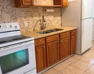 2912 L D Parker Drive - Photo Thumbnail 2