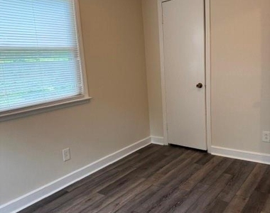 2912 L D Parker Drive - Photo Thumbnail 3