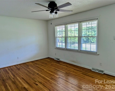 105 Ridgewood Lane - Photo Thumbnail 4