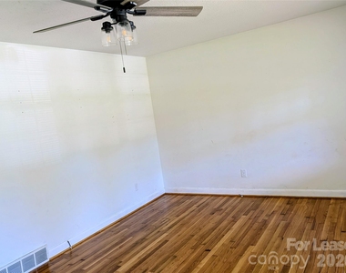 105 Ridgewood Lane - Photo Thumbnail 5