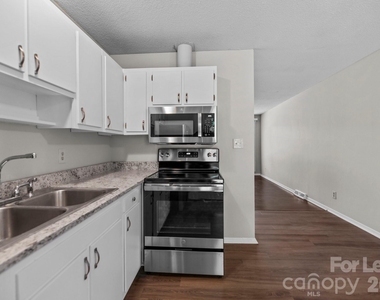 3315 Erskine Drive - Photo Thumbnail 13