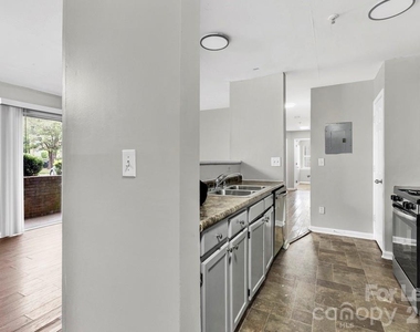 1638 Arlyn Circle - Photo Thumbnail 1