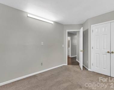 1638 Arlyn Circle - Photo Thumbnail 7