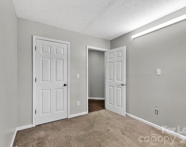 1638 Arlyn Circle - Photo Thumbnail 9