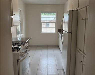 500 N Los Robles Avenue - Photo Thumbnail 4