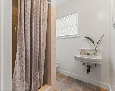 130 Virginia Drive - Photo Thumbnail 11