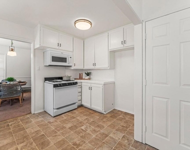130 Virginia Drive - Photo Thumbnail 6