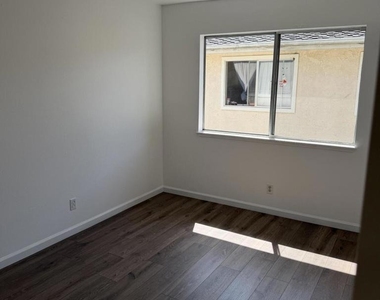 717 Halyard Street - Photo Thumbnail 6