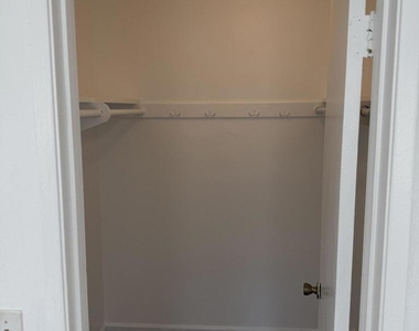 717 Halyard Street - Photo Thumbnail 5