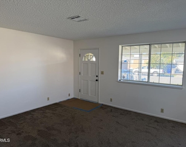 826 Camelia Drive - Photo Thumbnail 4