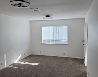 826 Camelia Drive - Photo Thumbnail 17