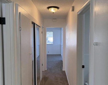 826 Camelia Drive - Photo Thumbnail 10