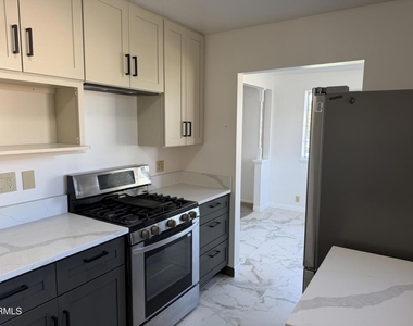826 Camelia Drive - Photo Thumbnail 8