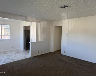 826 Camelia Drive - Photo Thumbnail 5