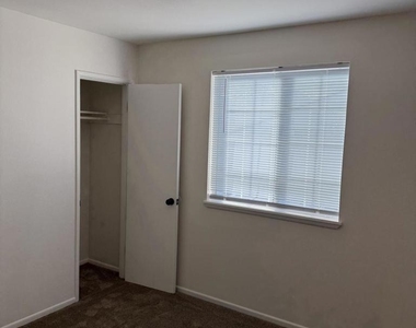 826 Camelia Drive - Photo Thumbnail 11